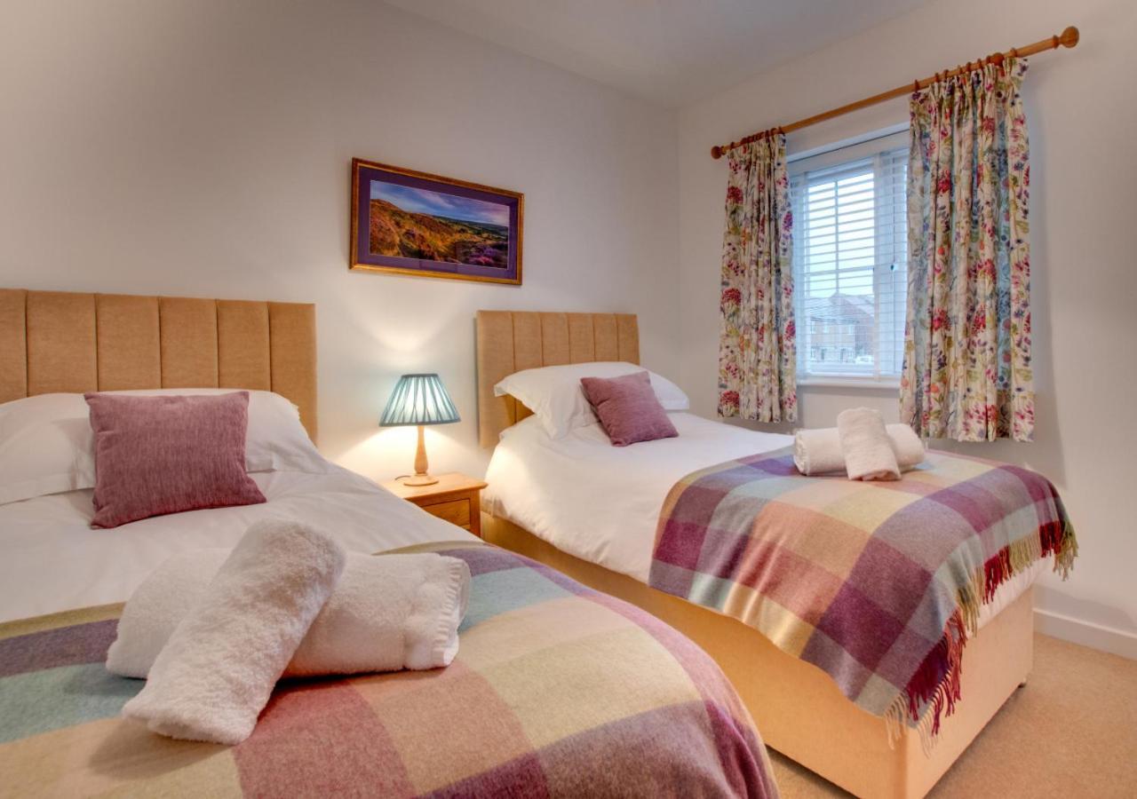Creamery Cottage Уитби Экстерьер фото