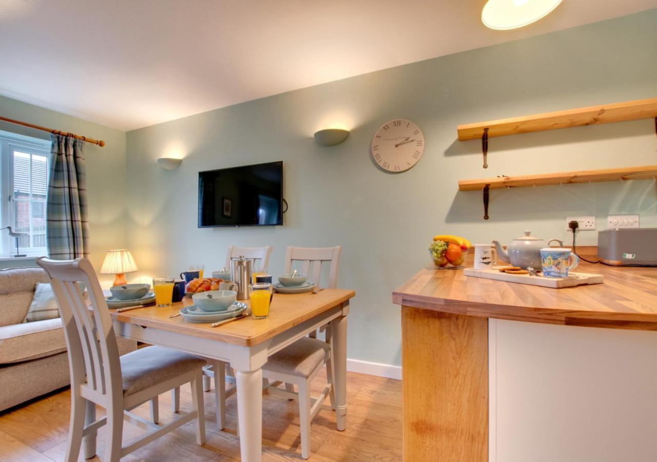 Creamery Cottage Уитби Экстерьер фото